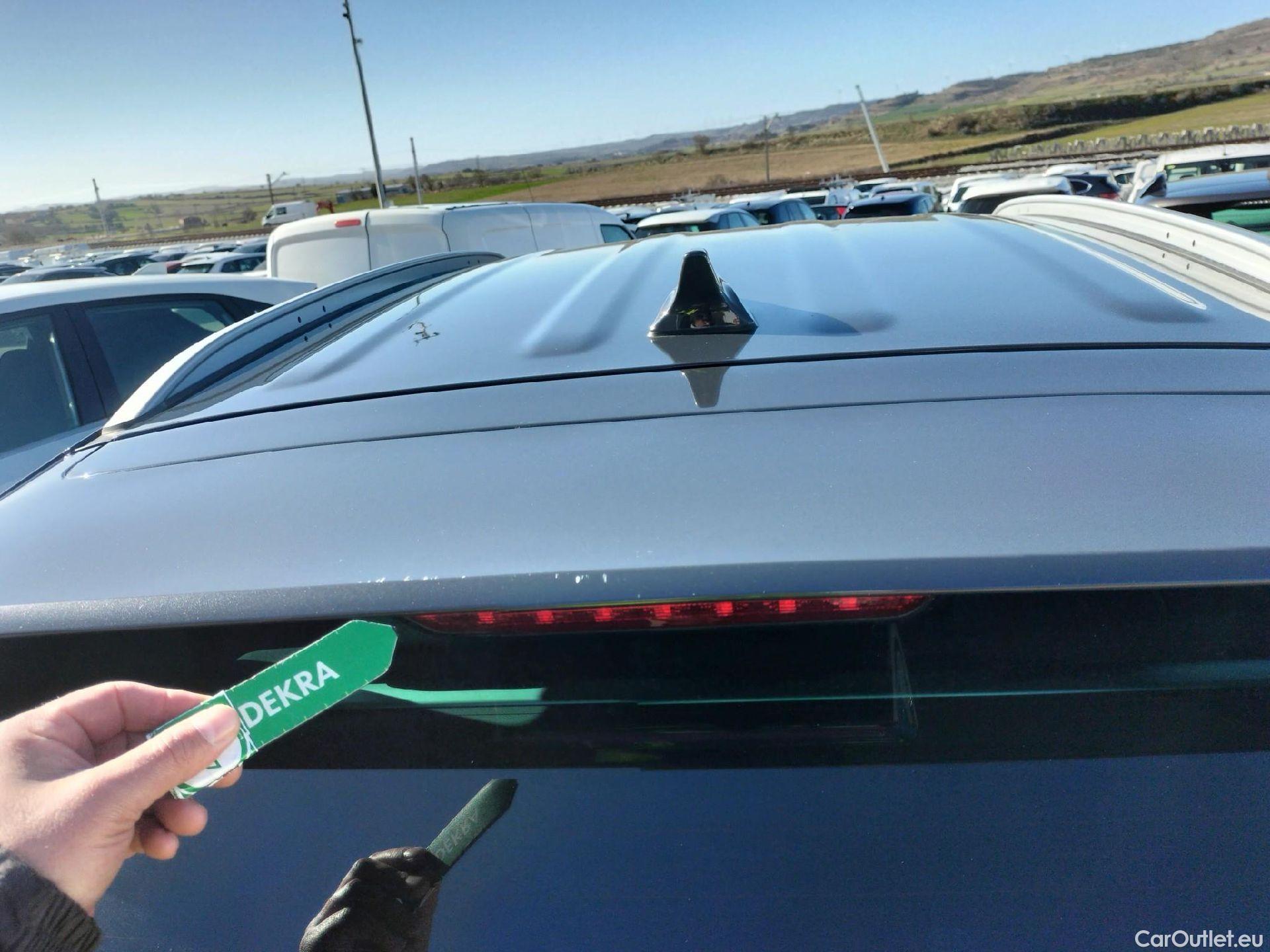  KIA  Sportage KIA  1.6MHEV Drive 100kW(136CV) 4x2(Crist Tintados) #39