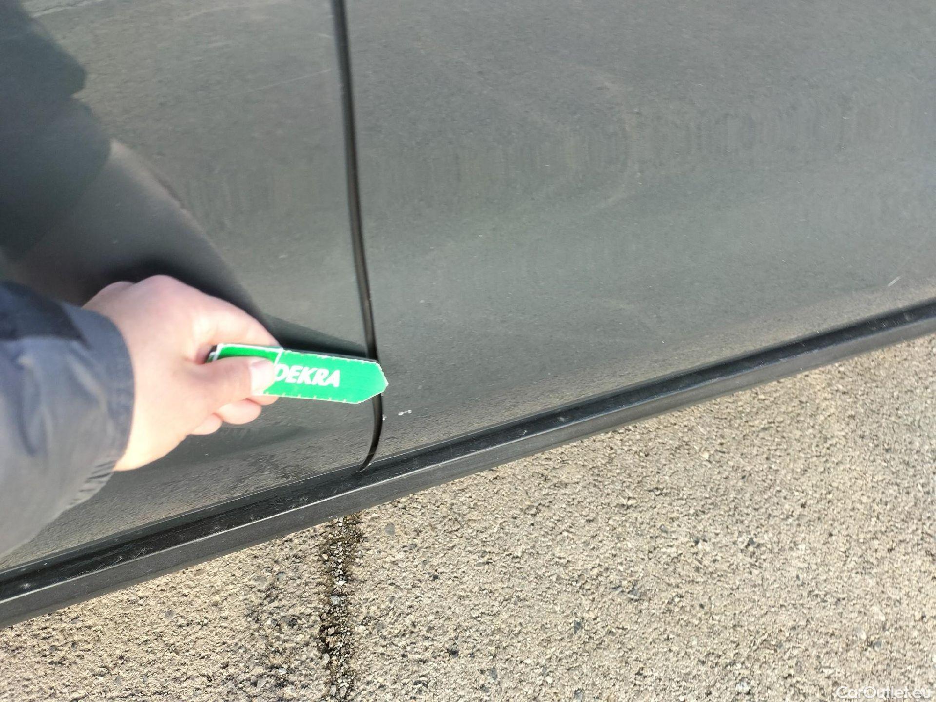  KIA  Sportage KIA  1.6MHEV Drive 100kW(136CV) 4x2(Crist Tintados) #50