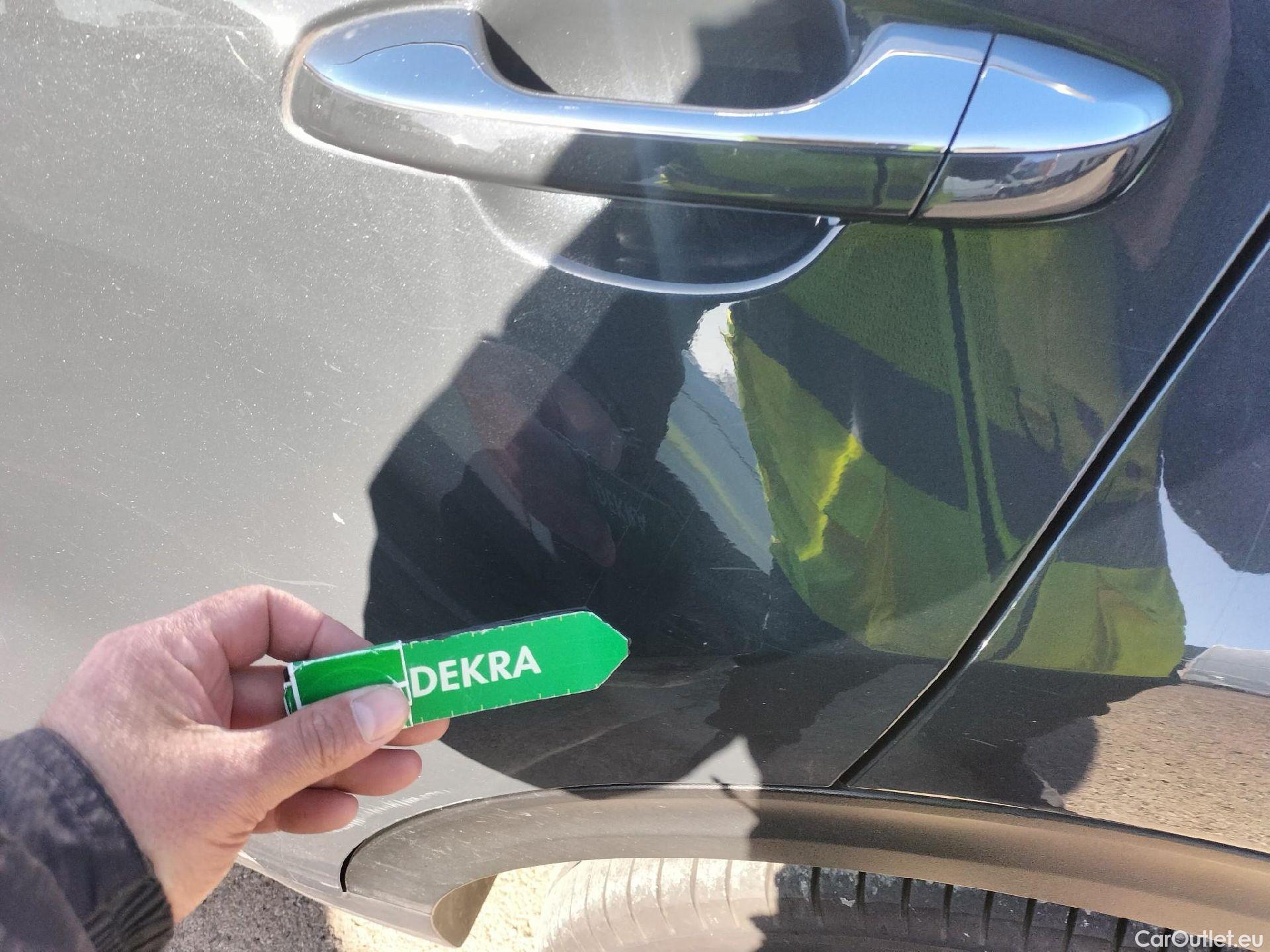  KIA  Sportage KIA  1.6MHEV Drive 100kW(136CV) 4x2(Crist Tintados) #22