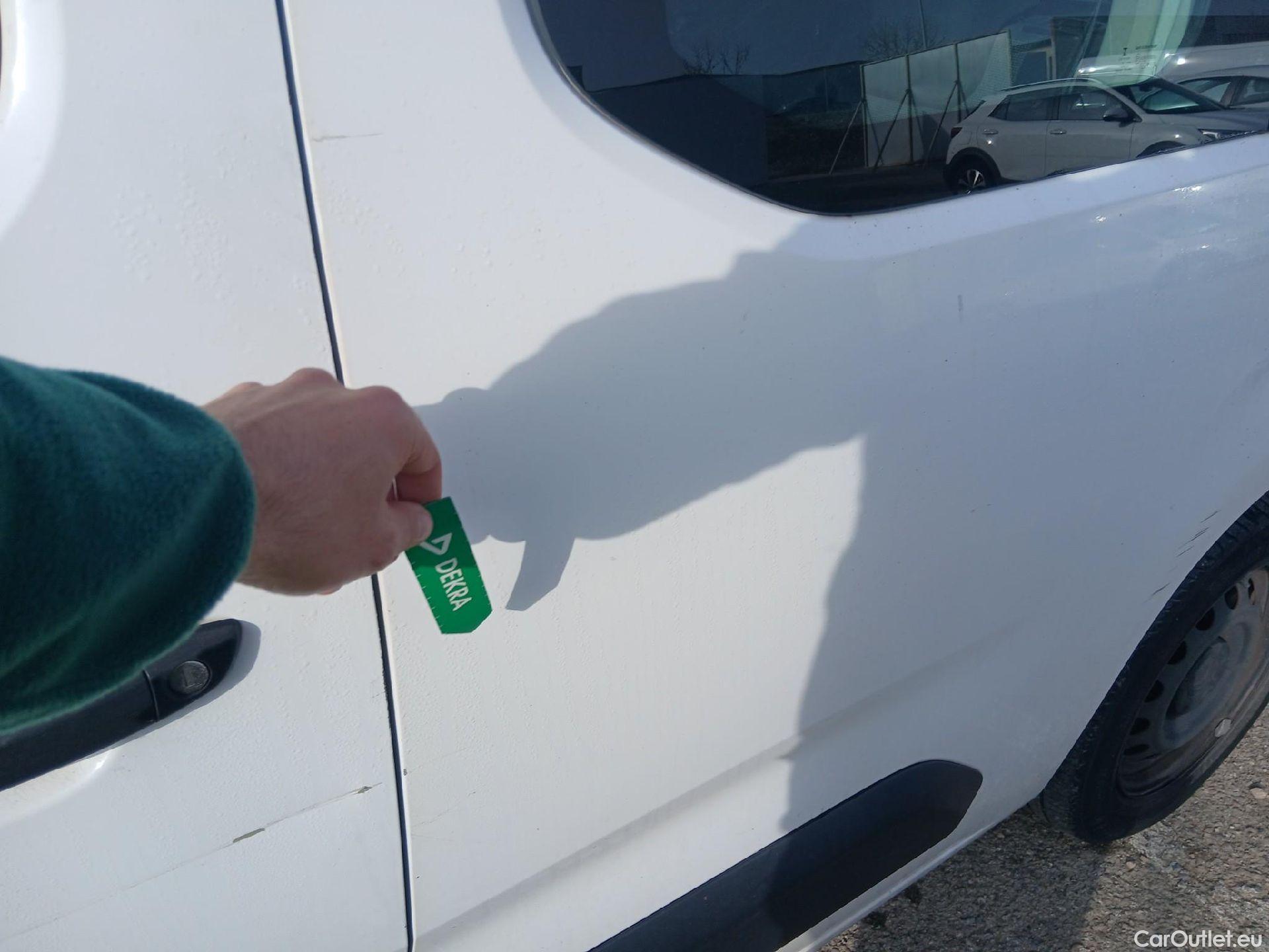  Citroen  Berlingo CITROEN  / 2018 / 4P / combi Talla M BlueHDi 100 LIVE (AC) #14