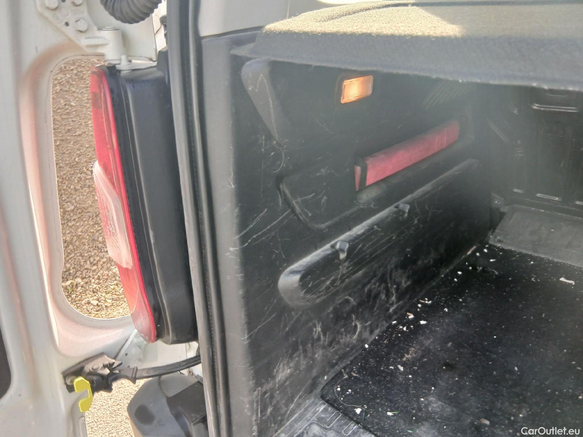  Citroen  Berlingo CITROEN  / 2018 / 4P / combi Talla M BlueHDi 100 LIVE (AC) #35