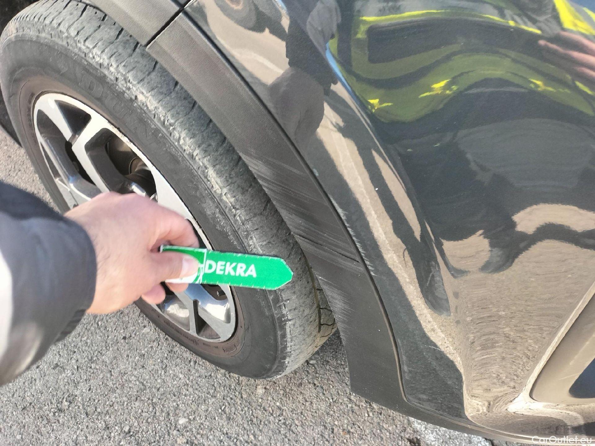  KIA  Sportage KIA  1.6MHEV Drive 100kW(136CV) 4x2(Crist Tintados) #4