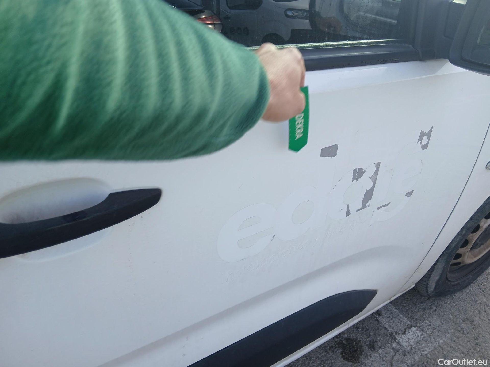  Citroen  Berlingo CITROEN  / 2018 / 4P / combi Talla M BlueHDi 100 LIVE (AC) #25