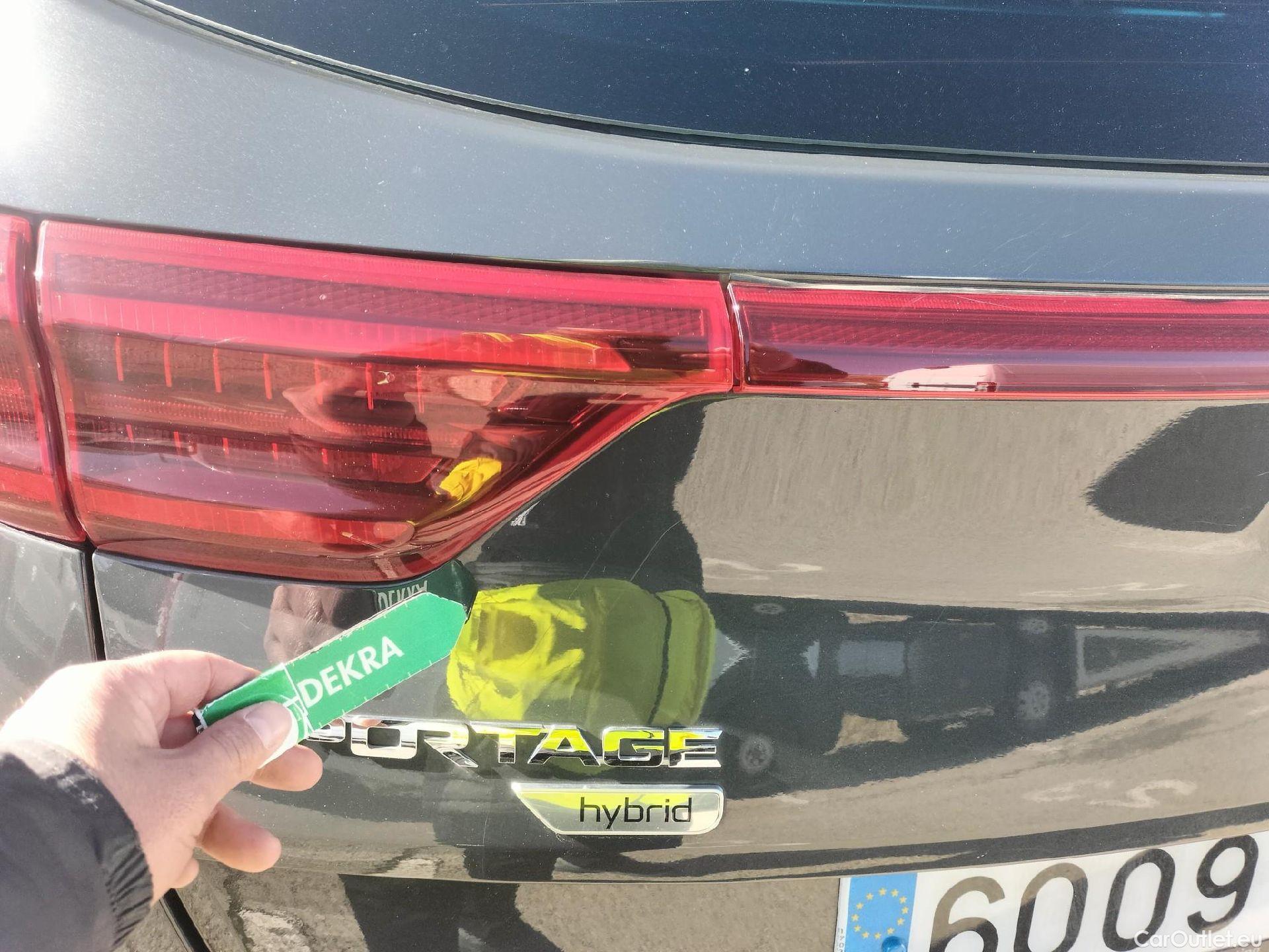  KIA  Sportage KIA  1.6MHEV Drive 100kW(136CV) 4x2(Crist Tintados) #34