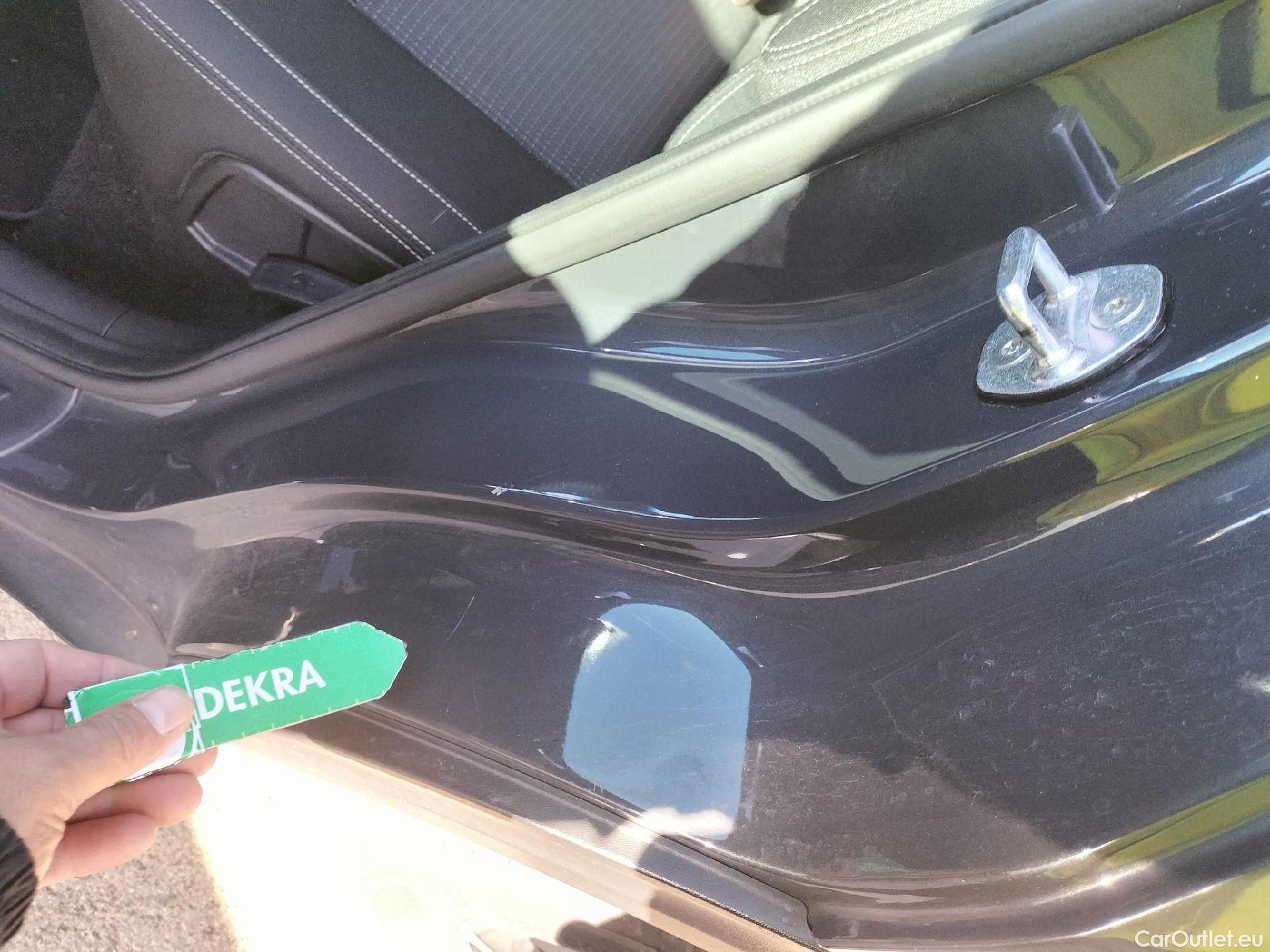  KIA  Sportage KIA  1.6MHEV Drive 100kW(136CV) 4x2(Crist Tintados) #26