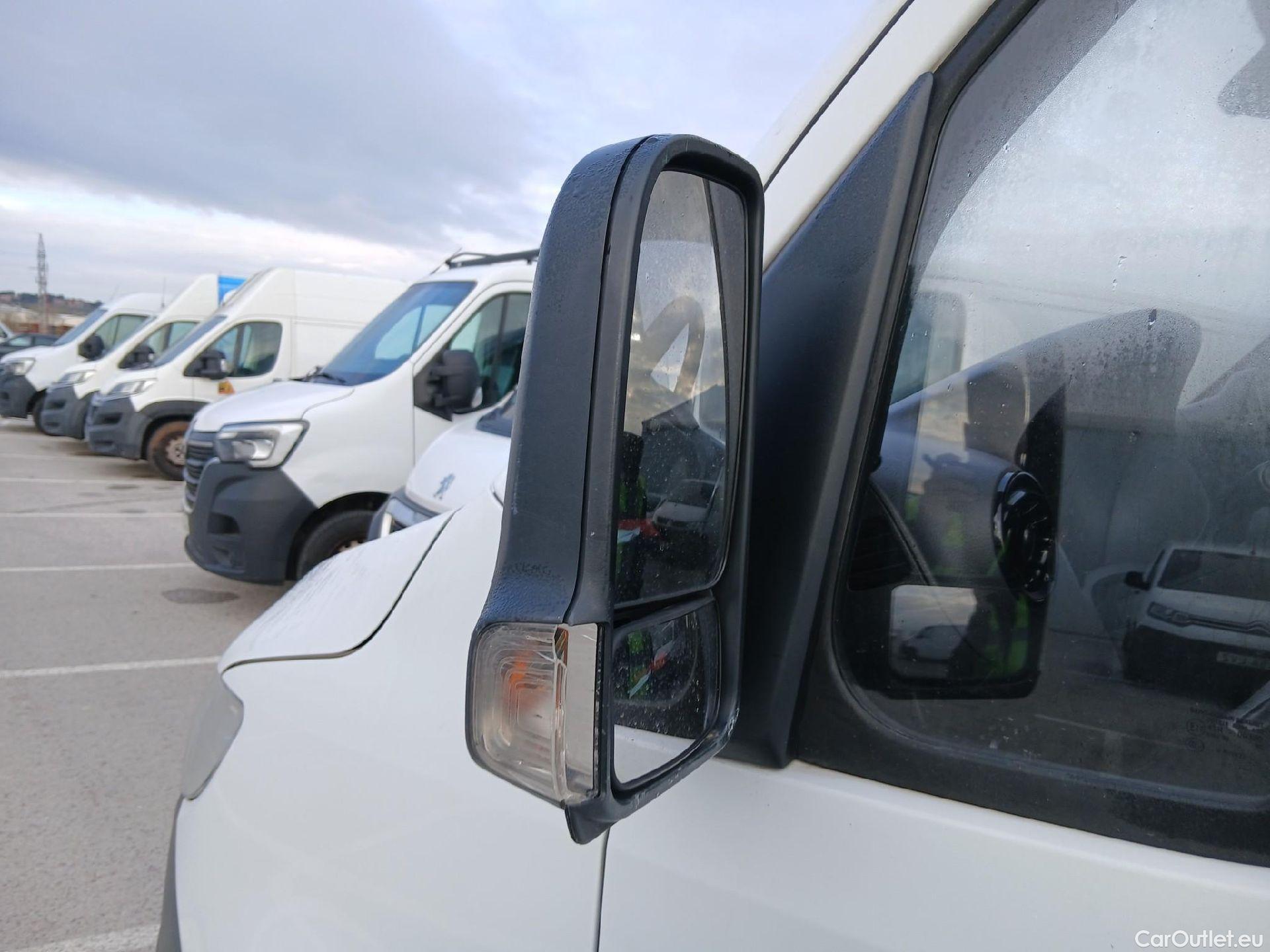  Mercedes  Sprinter MERCEDES-BENZ  / 2018 / 4P / furgón 314 CDI MEDIO 3.5T T. ALTO #25