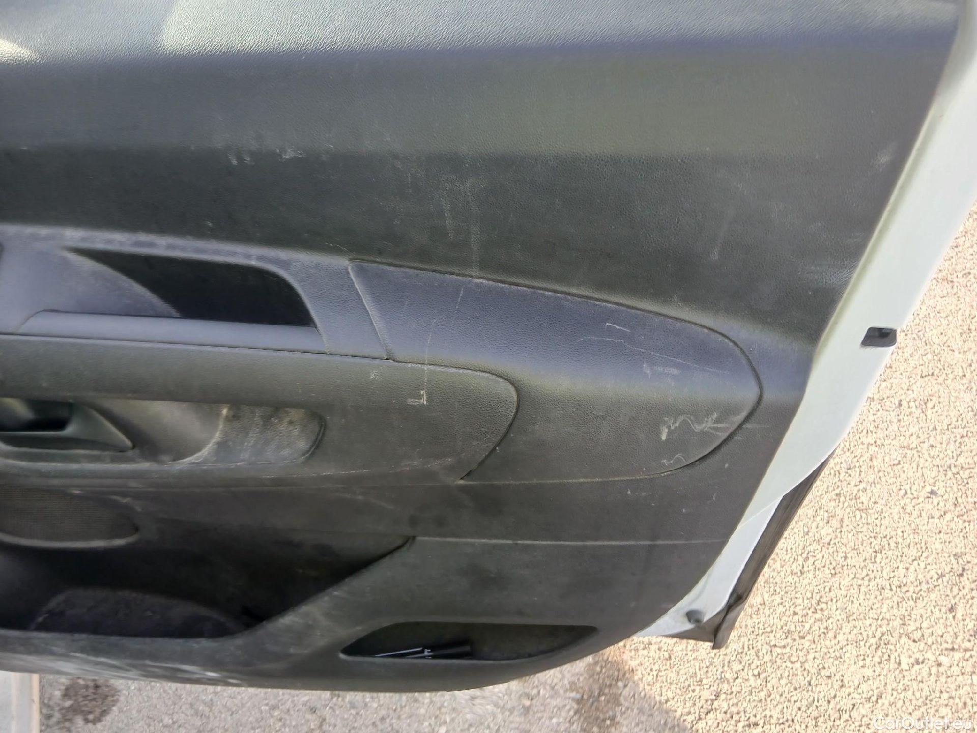  Citroen  Berlingo CITROEN  / 2018 / 4P / combi Talla M BlueHDi 100 LIVE (AC) #30