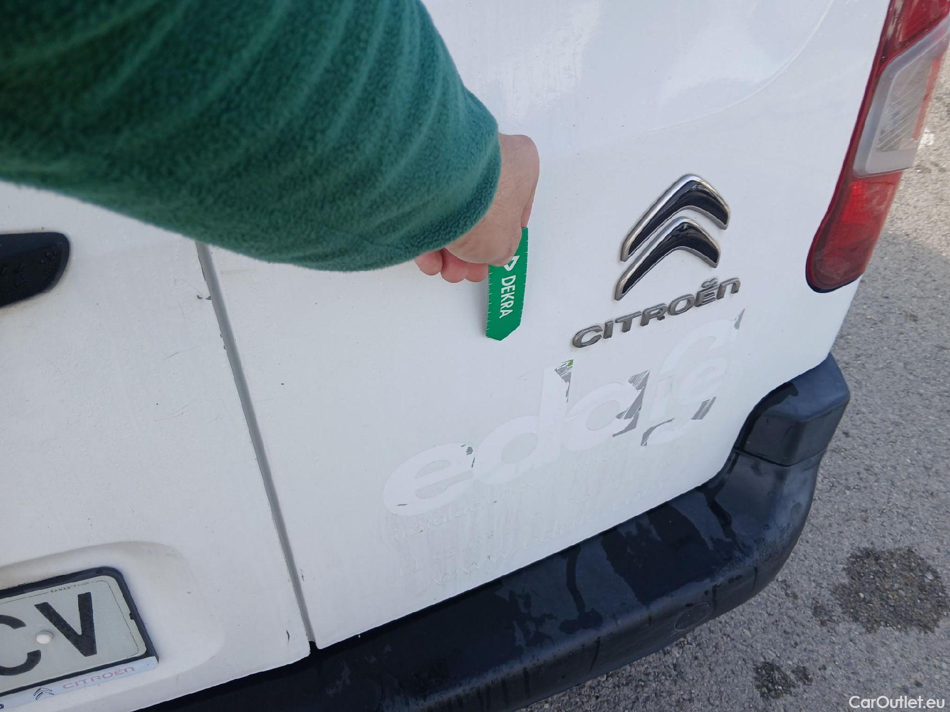  Citroen  Berlingo CITROEN  / 2018 / 4P / combi Talla M BlueHDi 100 LIVE (AC) #19