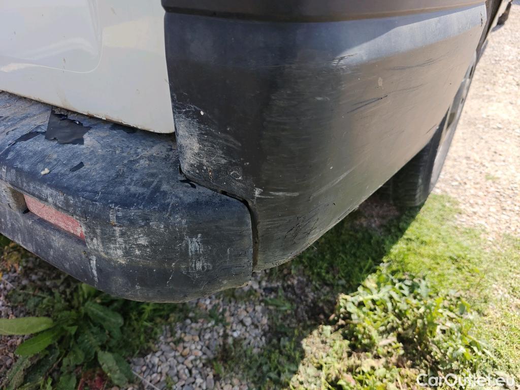  Renault  Trafic RENAULT  / 2019 / 4P / furgón Furgón 27 L1H1 Energy BluedCi 88 kW #76