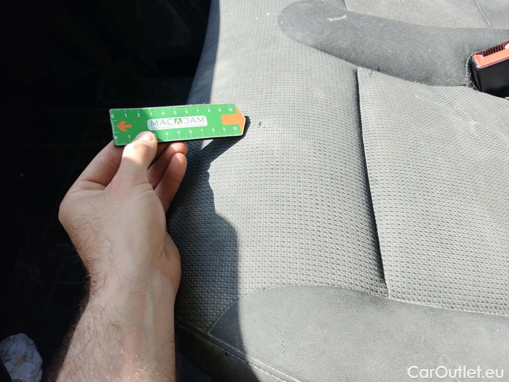  Renault  Trafic RENAULT  / 2019 / 4P / furgón Furgón 27 L1H1 Energy BluedCi 88 kW #63