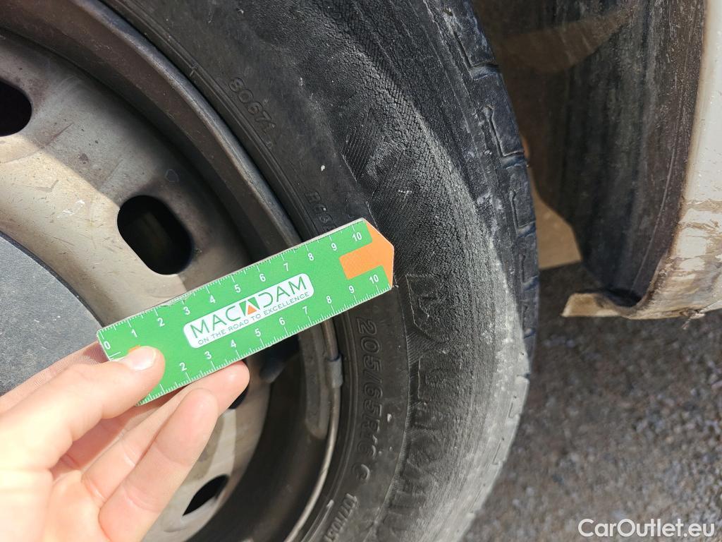  Renault  Trafic RENAULT  / 2019 / 4P / furgón Furgón 27 L1H1 Energy BluedCi 88 kW #56