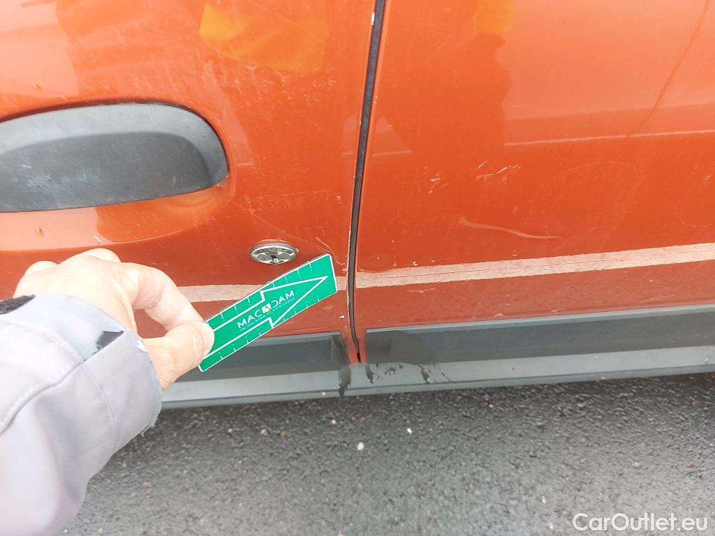  Land Rover  Discovery DACIA Duster / 2018 / 5P / furgón derivado de turismo Essential TCE 74kW(100CV) ECO-G 4X2 (furgón) #5