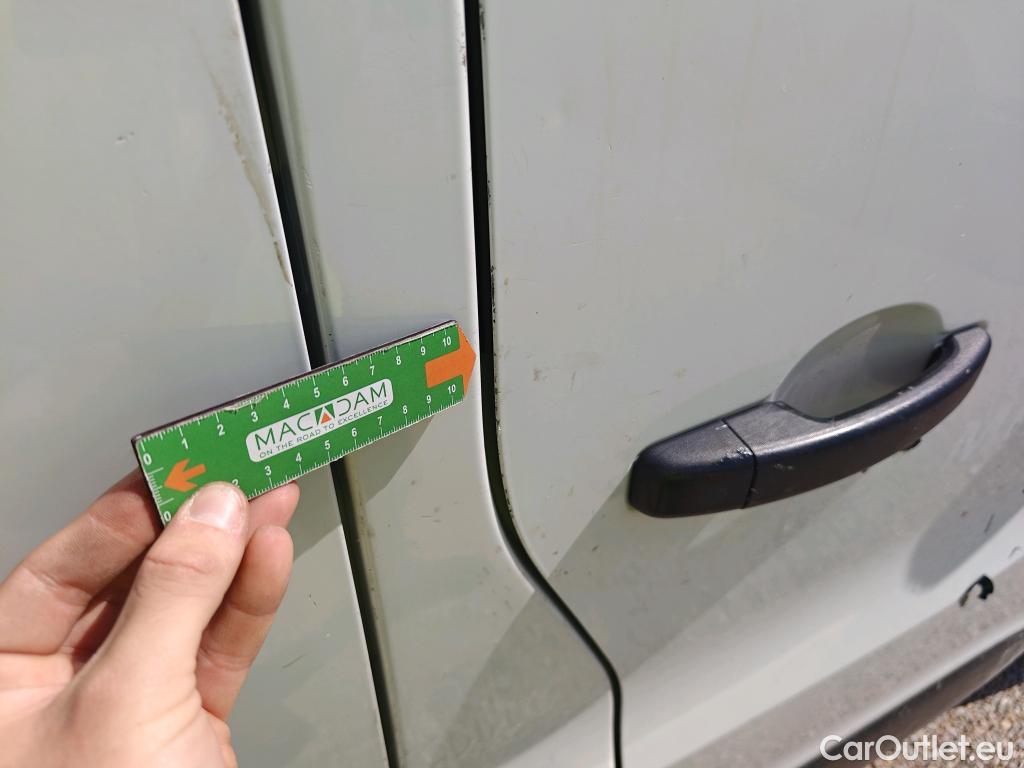  Renault  Trafic RENAULT  / 2019 / 4P / furgón Furgón 27 L1H1 Energy BluedCi 88 kW #60