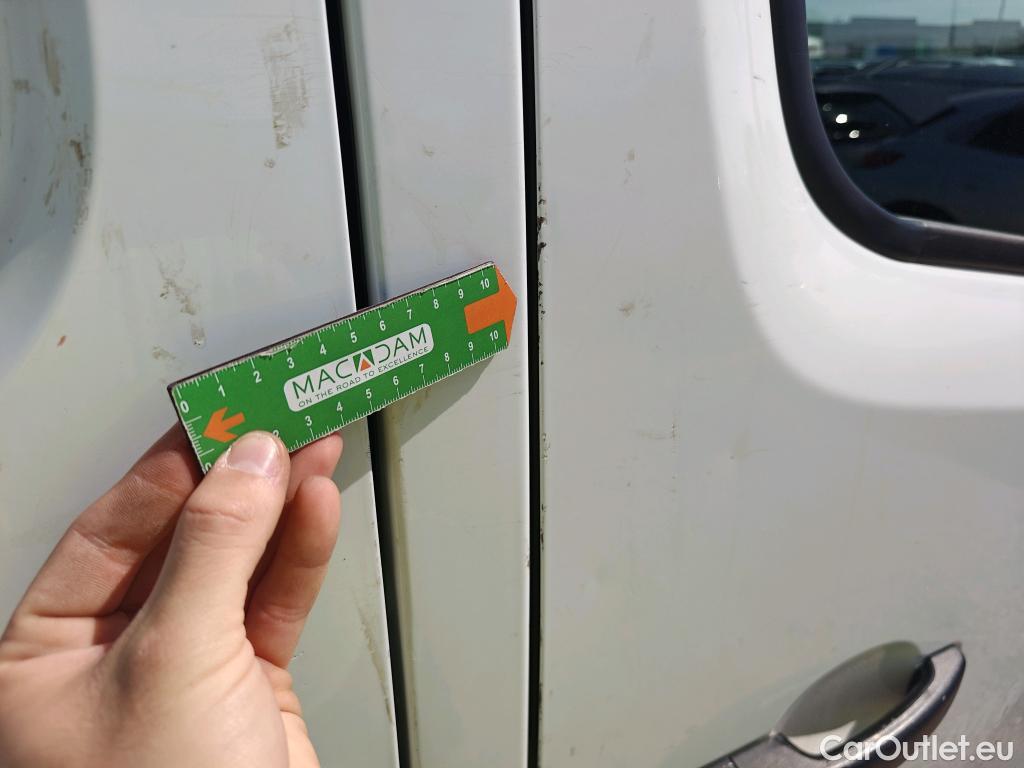  Renault  Trafic RENAULT  / 2019 / 4P / furgón Furgón 27 L1H1 Energy BluedCi 88 kW #59