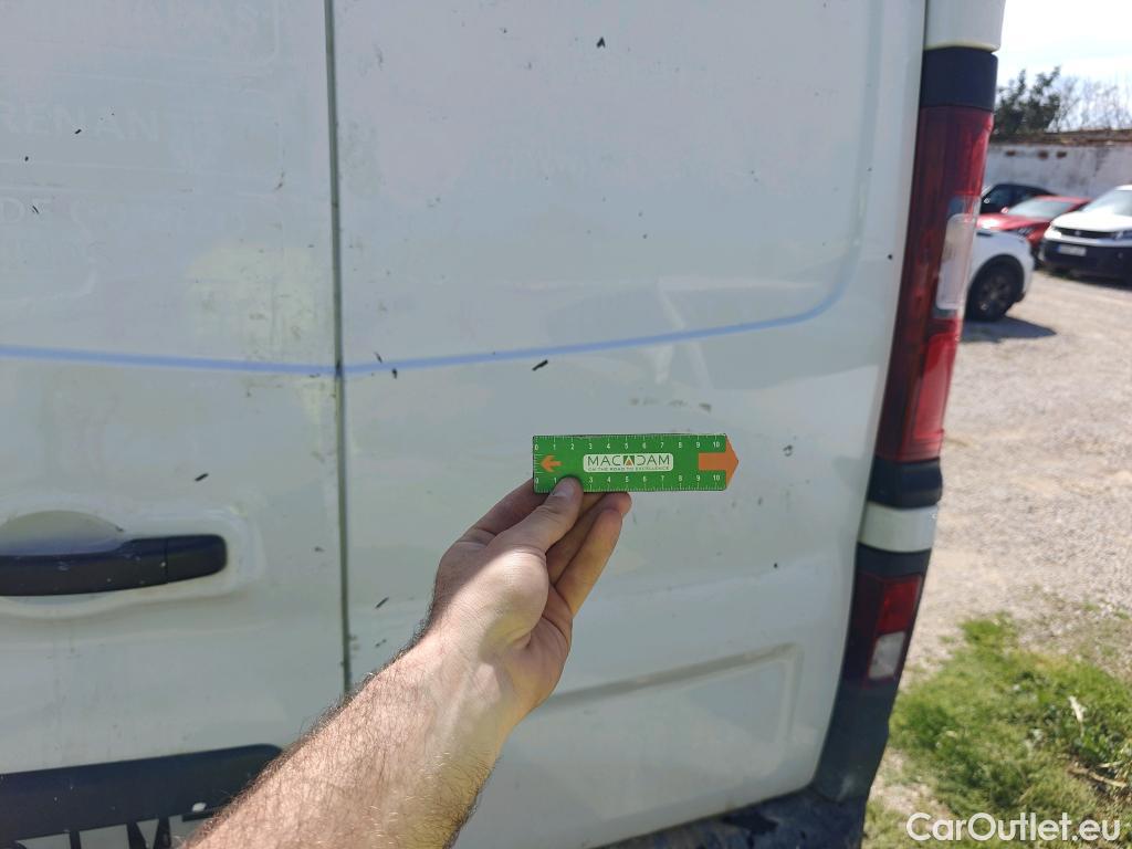  Renault  Trafic RENAULT  / 2019 / 4P / furgón Furgón 27 L1H1 Energy BluedCi 88 kW #26