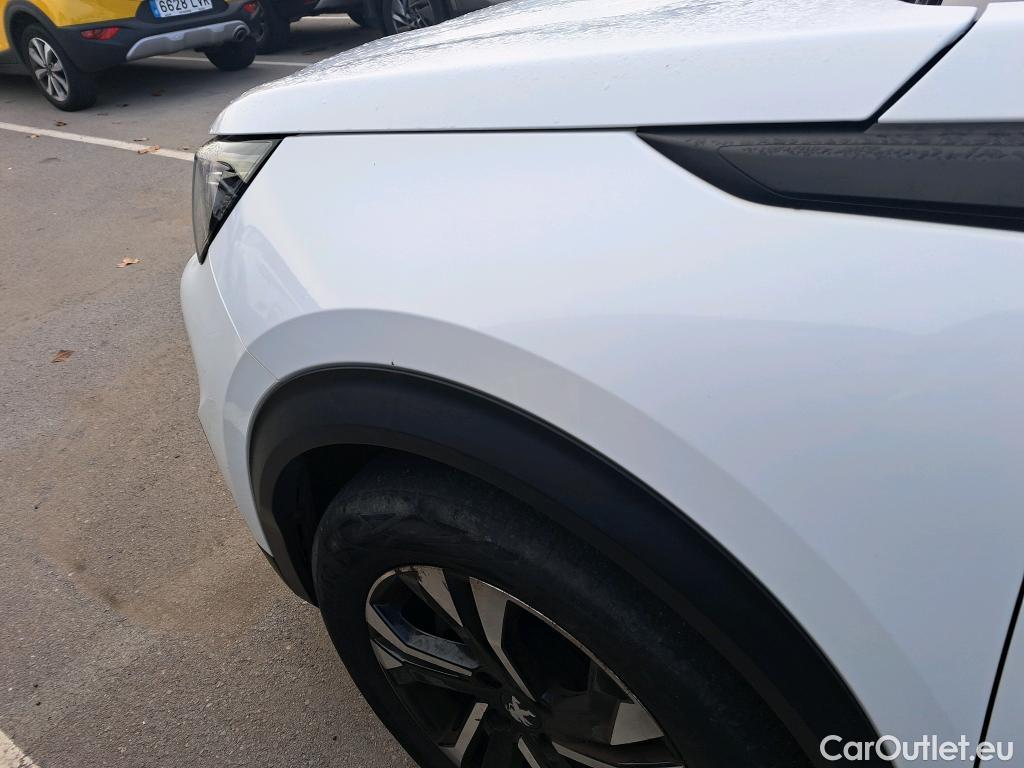  Peugeot  2008 PEUGEOT  / 2019 / 5P / todoterreno Allure BlueHDI 81kW (110CV) #33