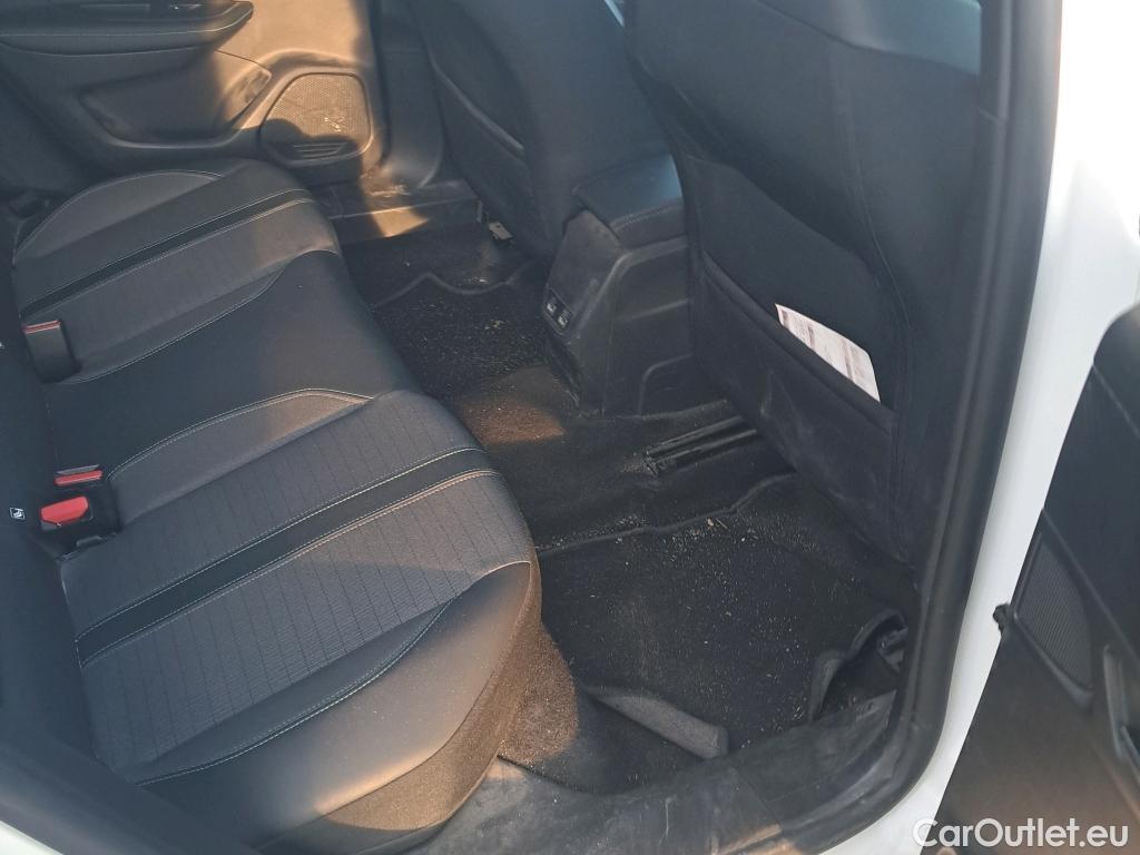  Peugeot  2008 PEUGEOT  / 2019 / 5P / todoterreno Allure BlueHDI 81kW (110CV) #15