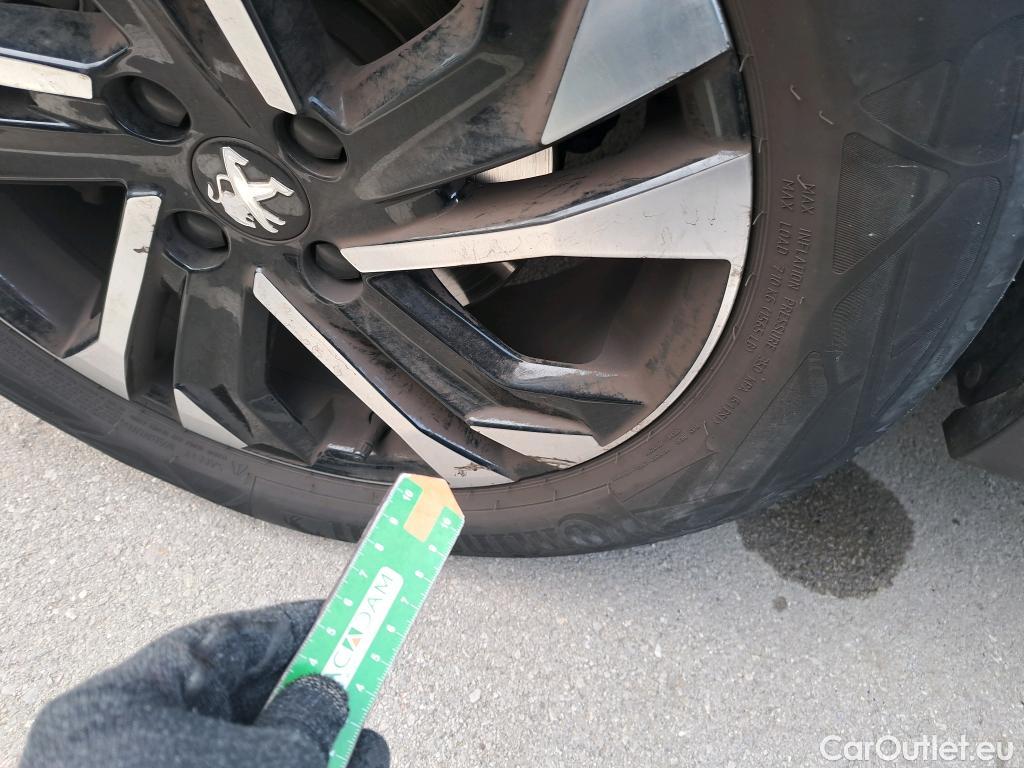  Peugeot  2008 PEUGEOT  / 2019 / 5P / todoterreno Allure BlueHDI 81kW (110CV) #2