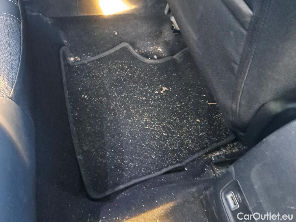  Peugeot  2008 PEUGEOT  / 2019 / 5P / todoterreno Allure BlueHDI 81kW (110CV) #17