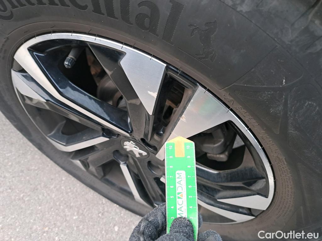  Peugeot  2008 PEUGEOT  / 2019 / 5P / todoterreno Allure BlueHDI 81kW (110CV) #38