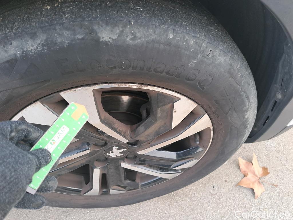  Peugeot  2008 PEUGEOT  / 2019 / 5P / todoterreno Allure BlueHDI 81kW (110CV) #4