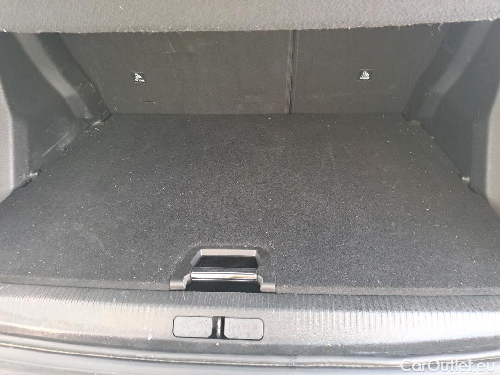  Peugeot  2008 PEUGEOT  / 2019 / 5P / todoterreno Allure BlueHDI 81kW (110CV) #14