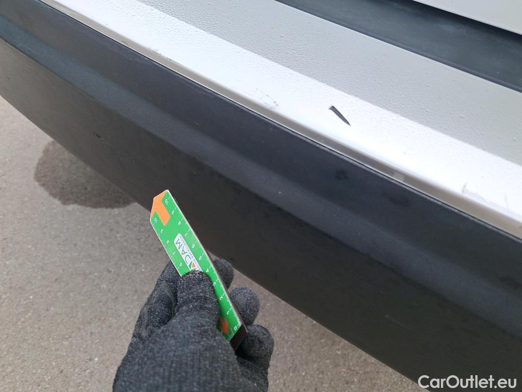  Peugeot  2008 PEUGEOT  / 2019 / 5P / todoterreno Allure BlueHDI 81kW (110CV) #24