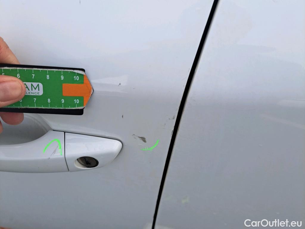  Peugeot  2008 PEUGEOT  / 2019 / 5P / todoterreno Allure Pack BlueHDI 81kW (110CV) #62