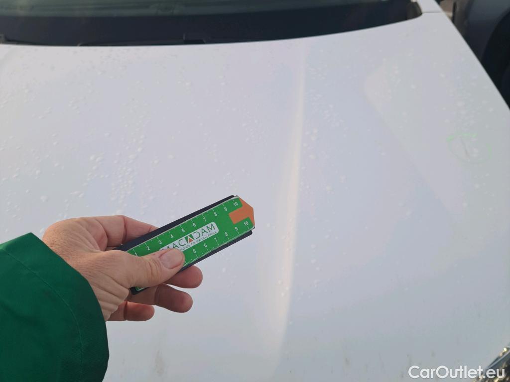  Peugeot  2008 PEUGEOT  / 2019 / 5P / todoterreno Allure BlueHDI 81kW (110CV) #18