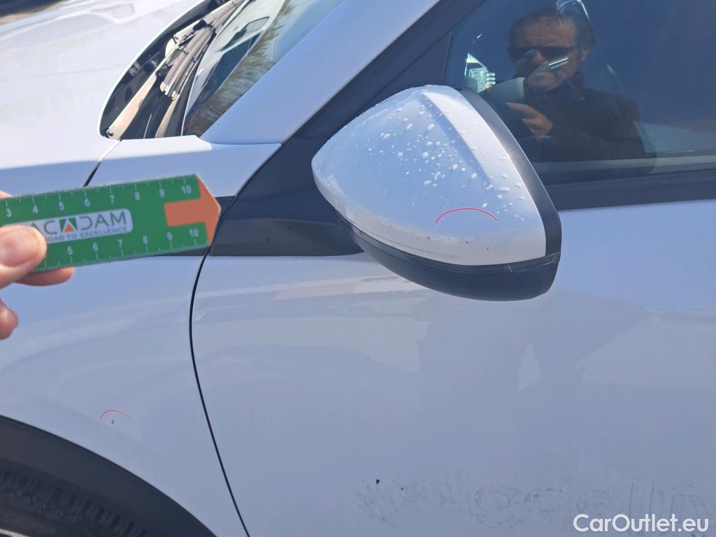  Peugeot  2008 PEUGEOT  / 2019 / 5P / todoterreno Allure Pack BlueHDI 81kW (110CV) #17