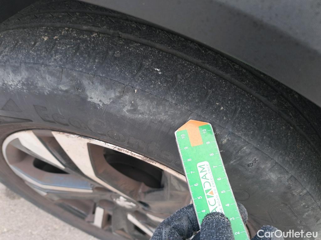  Peugeot  2008 PEUGEOT  / 2019 / 5P / todoterreno Allure BlueHDI 81kW (110CV) #8