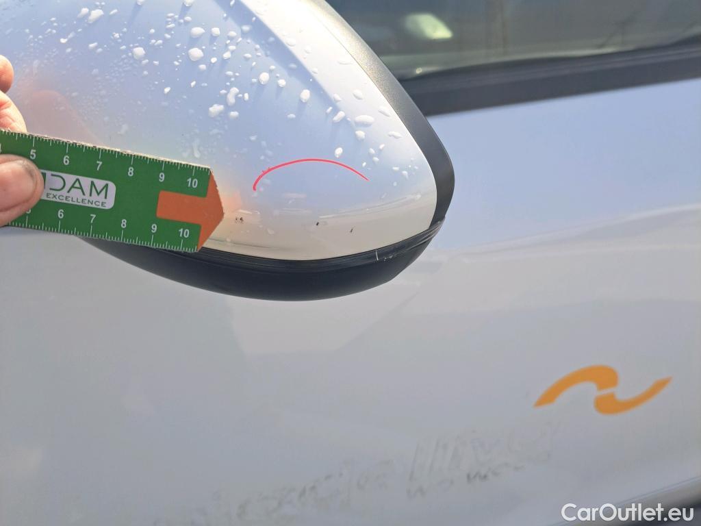  Peugeot  2008 PEUGEOT  / 2019 / 5P / todoterreno Allure Pack BlueHDI 81kW (110CV) #18