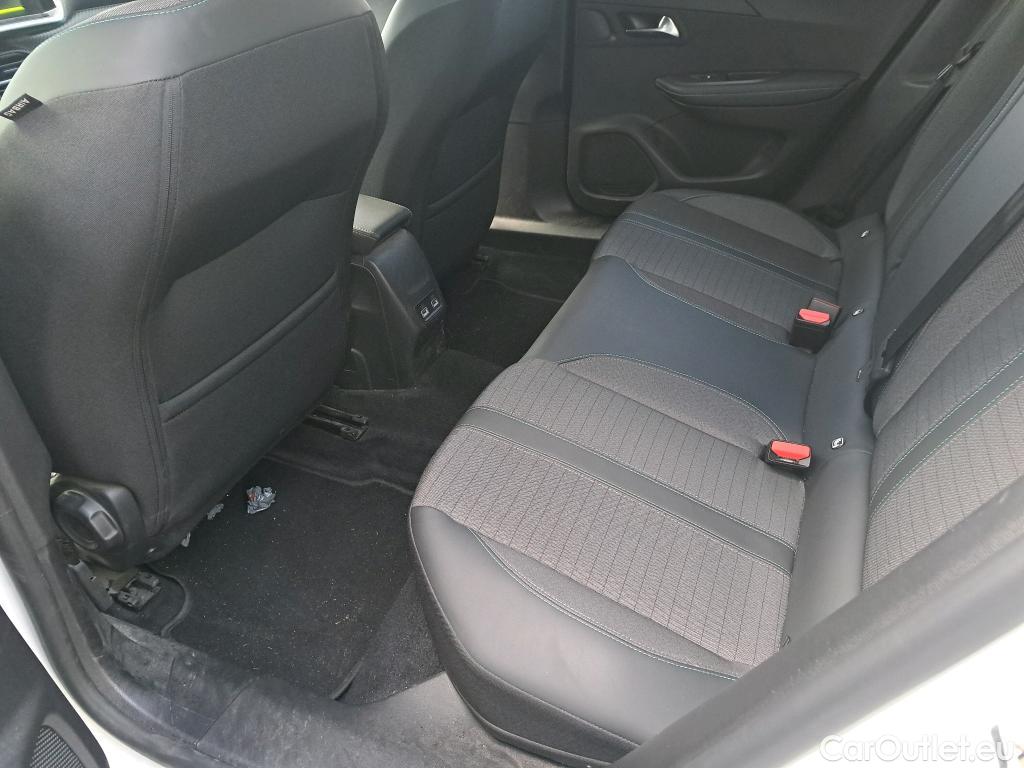  Peugeot  2008 PEUGEOT  / 2019 / 5P / todoterreno Allure BlueHDI 81kW (110CV) #15