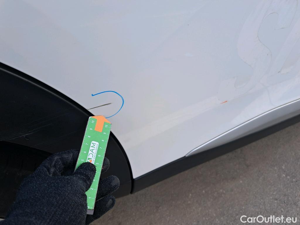  Peugeot  2008 PEUGEOT  / 2019 / 5P / todoterreno Allure BlueHDI 81kW (110CV) #20