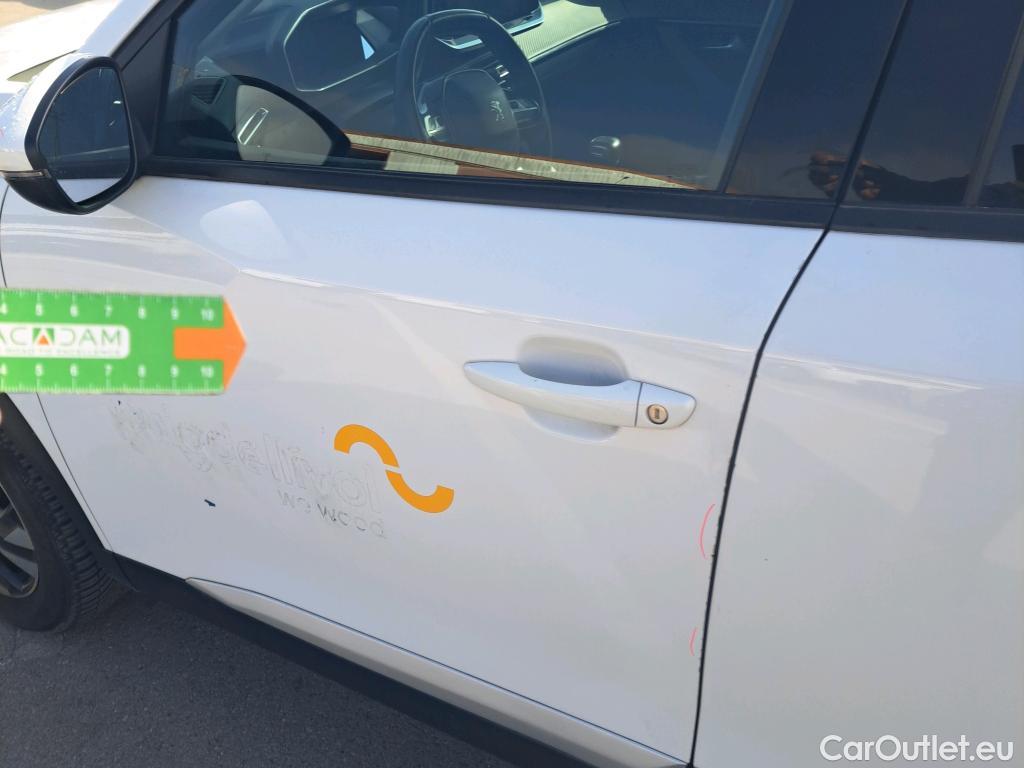  Peugeot  2008 PEUGEOT  / 2019 / 5P / todoterreno Allure Pack BlueHDI 81kW (110CV) #3