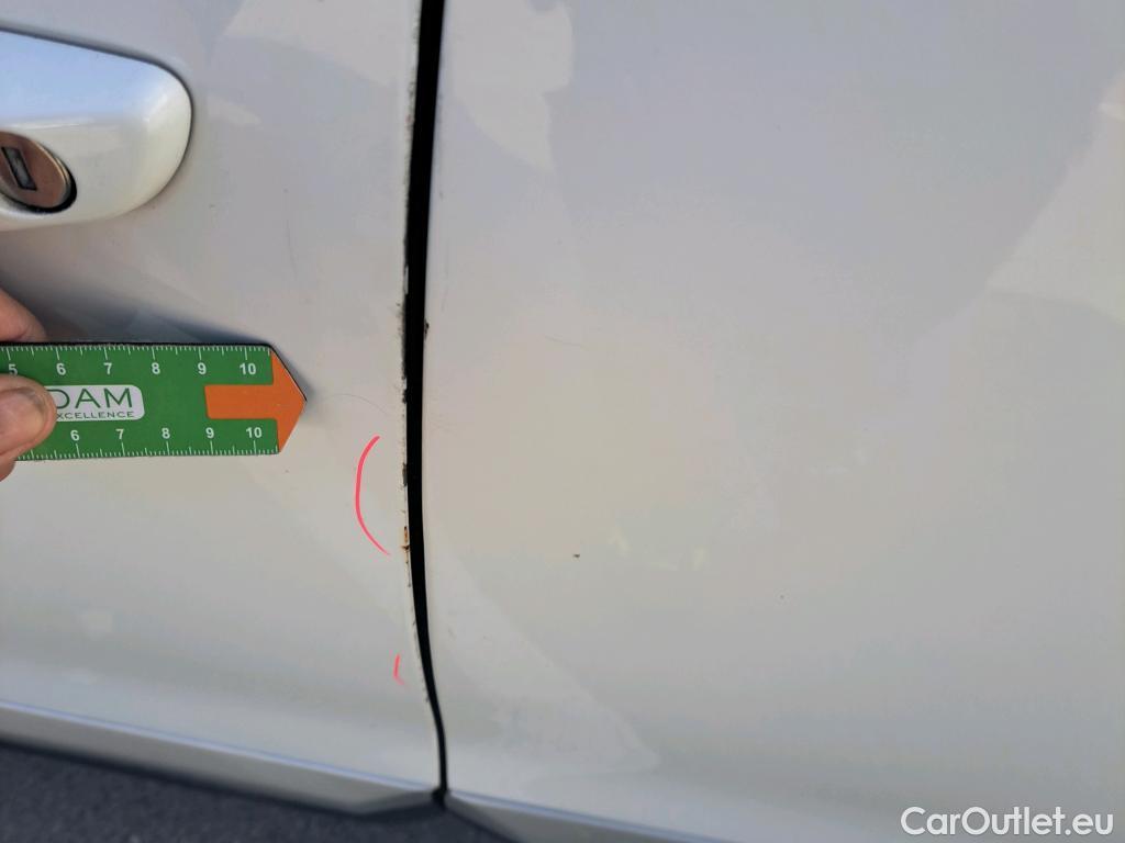  Peugeot  2008 PEUGEOT  / 2019 / 5P / todoterreno Allure Pack BlueHDI 81kW (110CV) #4