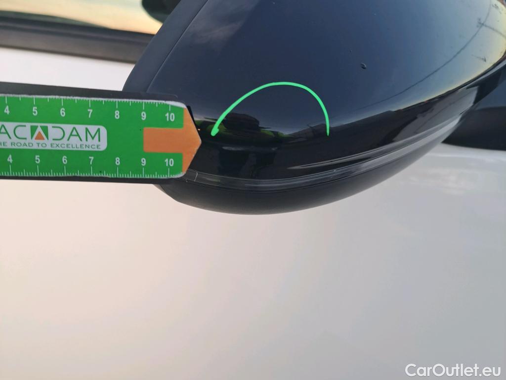  Peugeot  2008 PEUGEOT  / 2019 / 5P / todoterreno Allure BlueHDI 81kW (110CV) #30