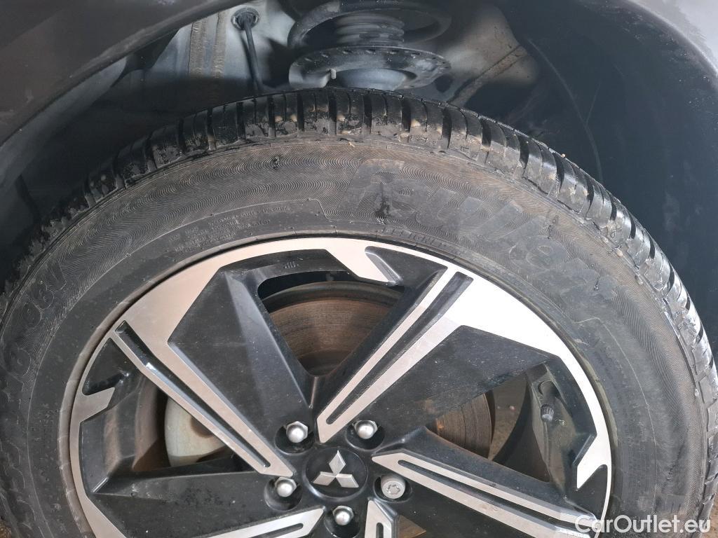  Land Rover  Discovery MITSUBISHI Eclipse Cross / 2020 / 5P / SUV 2.4 Twin Motor 4WD Intense Style #8