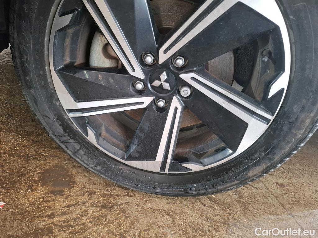  Land Rover  Discovery MITSUBISHI Eclipse Cross / 2020 / 5P / SUV 2.4 Twin Motor 4WD Intense Style #9