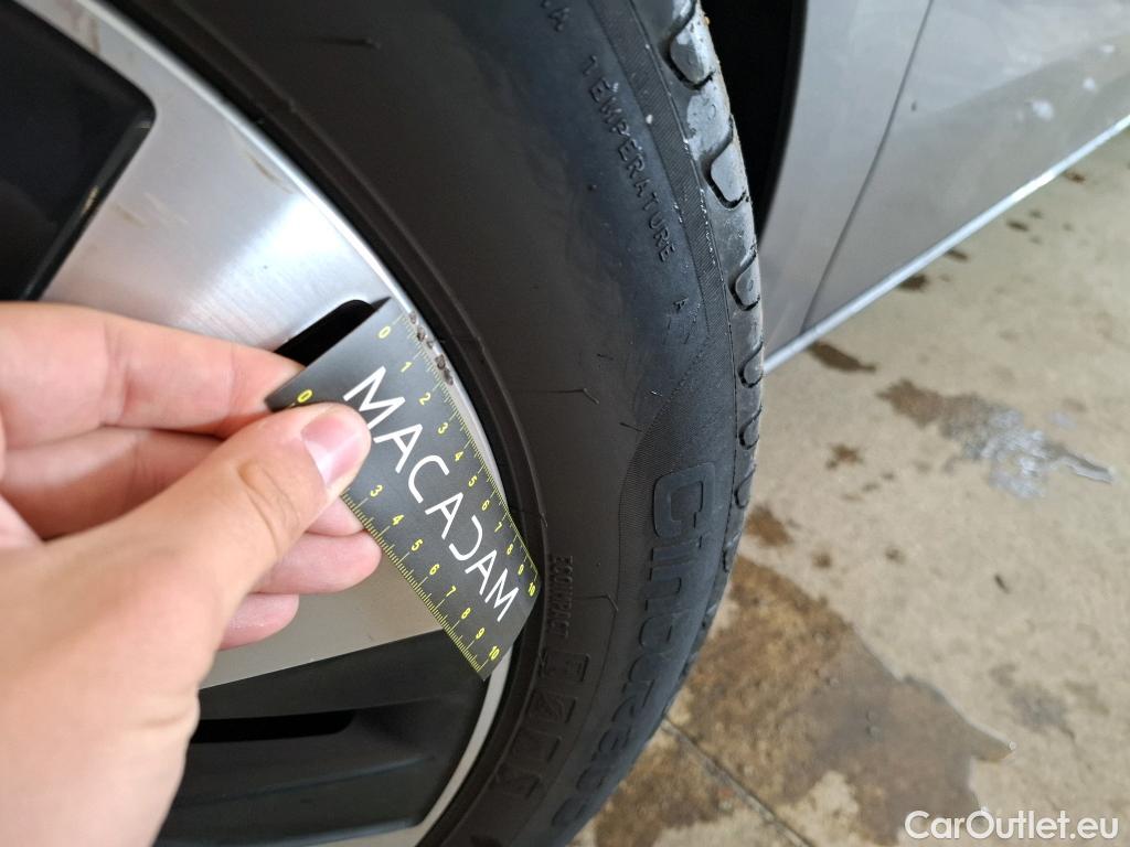  Mercedes  A-Klasse MERCEDES-BENZ Classe A Compact / 2018 / 5P / Berline A 200 d Business Line 8G-DCT #17