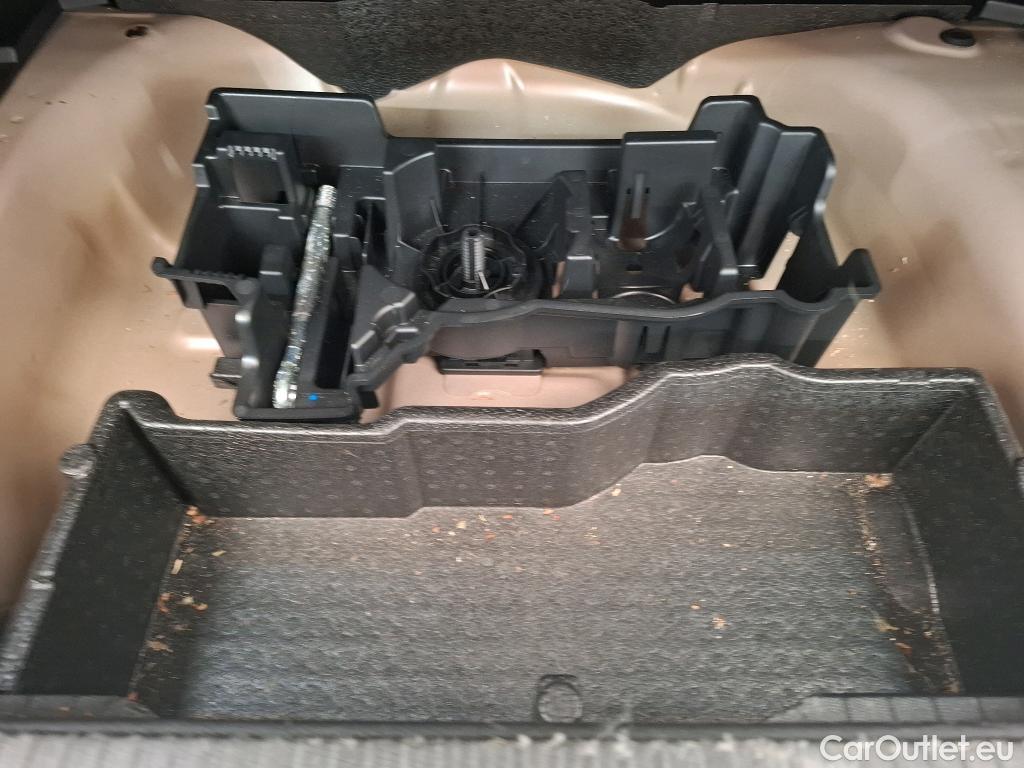  Peugeot  2008  Allure Pack 1.5 HDi 110CV BVM6 E6d #15