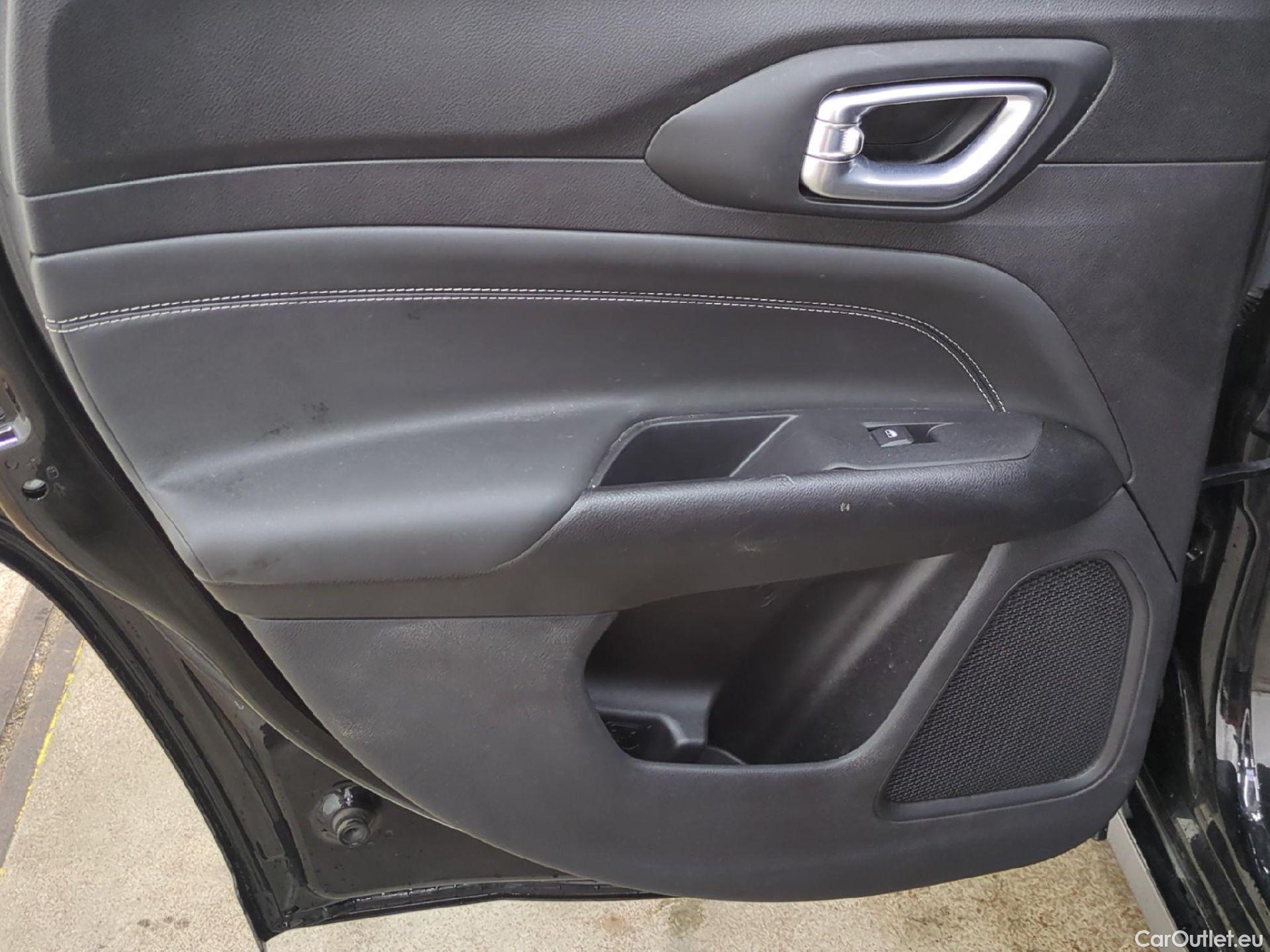  Jeep  Compass JEEP  / 2021 / 5P / SUV 1.3 TURBO T4 240 4XE S OPERATION STOCK #19