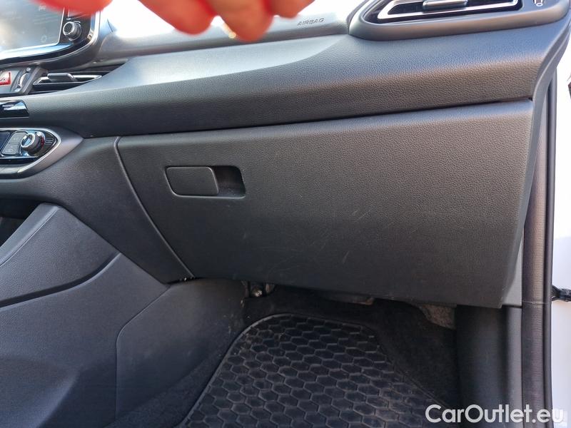  Hyundai  i30  (PD)(01.2017 ->)  kom.1.5T-GDI Smart 5d #16