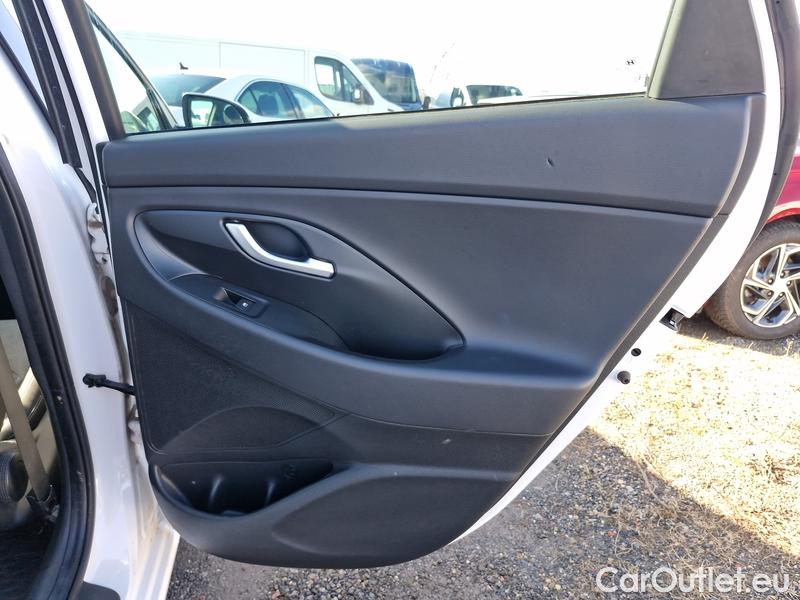  Hyundai  i30  (PD)(01.2017 ->)  kom.1.5T-GDI Smart 5d #14