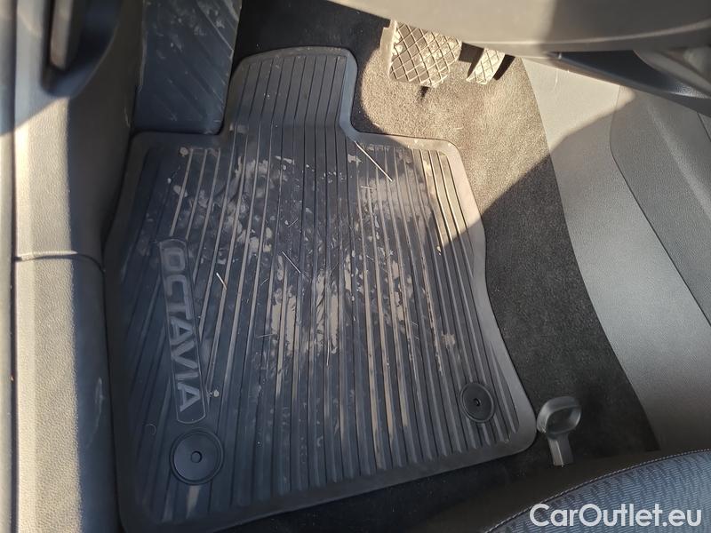  Skoda  Octavia  Combi (NX3)(2020) Oct.Combi 2.0TDI 110 Style AT #5