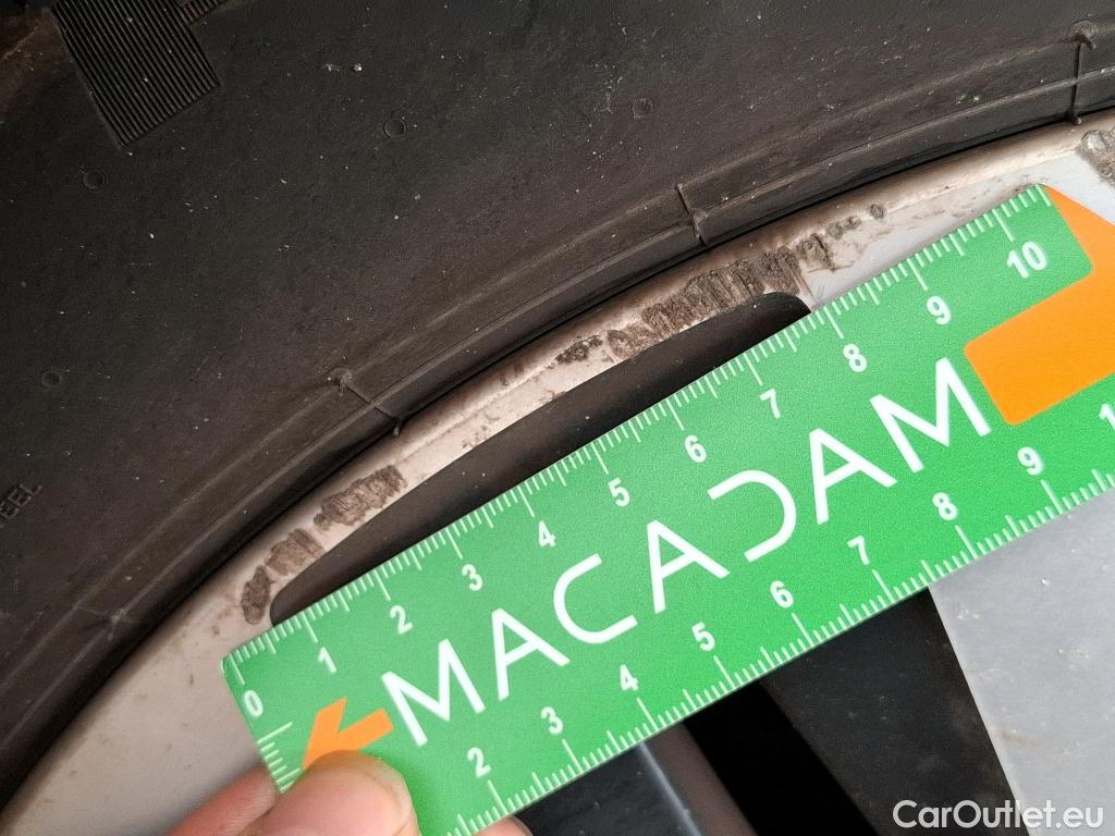  Mercedes  A-Klasse MERCEDES-BENZ Classe A Compact 2018 5P Berline A 250 e Business Line 8GDCT #2