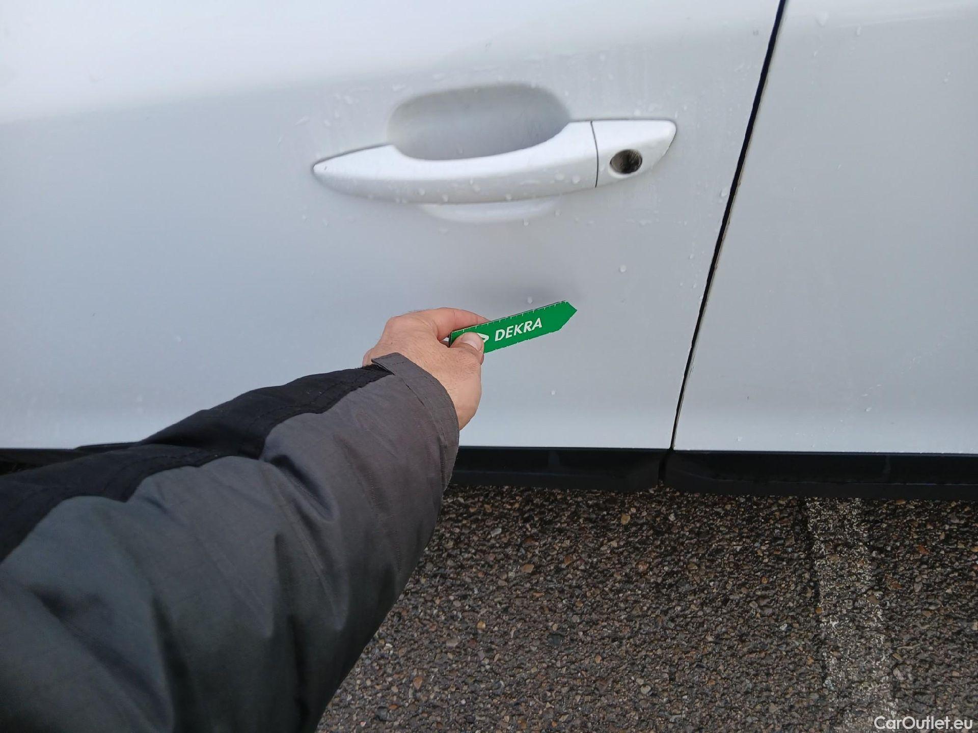  Peugeot  2008 PEUGEOT  / 2019 / 5P / todoterreno Active Puretech 100 S&S BVM6 #12