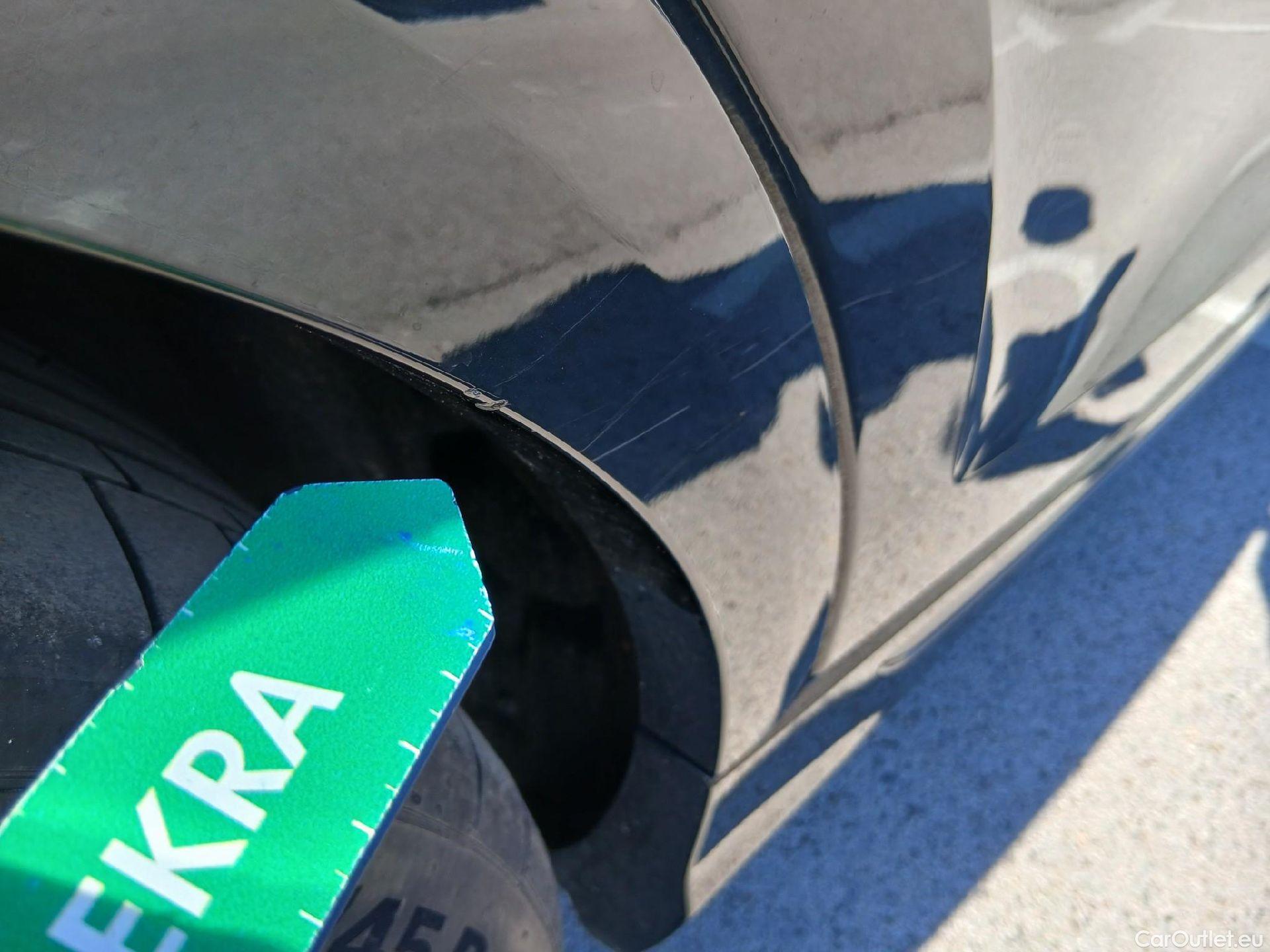  Audi  Q8 AUDI  / 2018 / 5P / todoterreno 55 TFSIe S Line 280kW quattro tiptronic #48