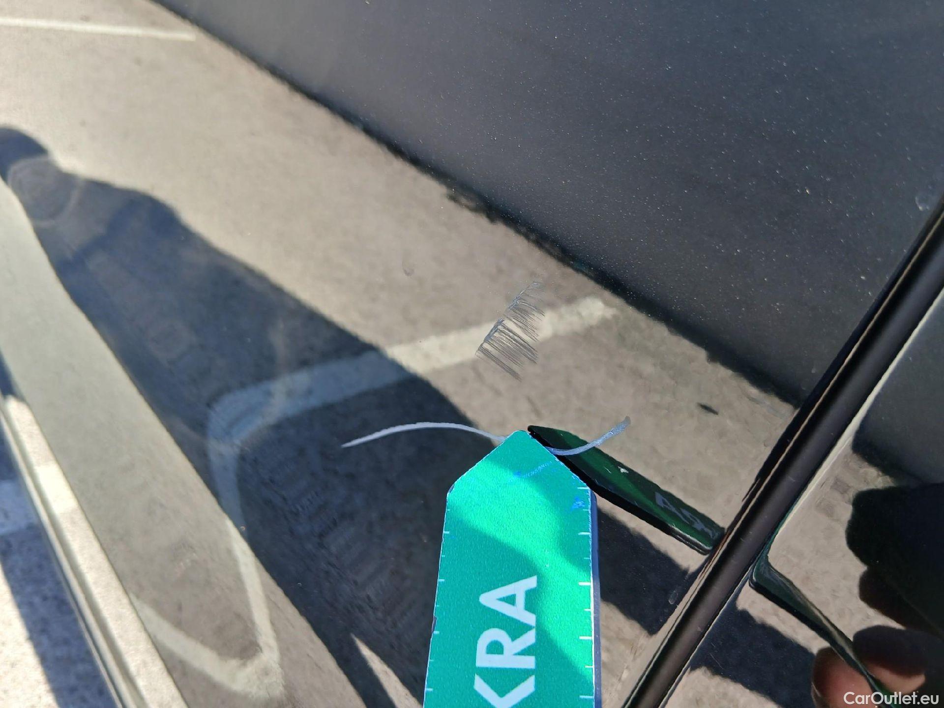  Audi  Q8 AUDI  / 2018 / 5P / todoterreno 55 TFSIe S Line 280kW quattro tiptronic #19