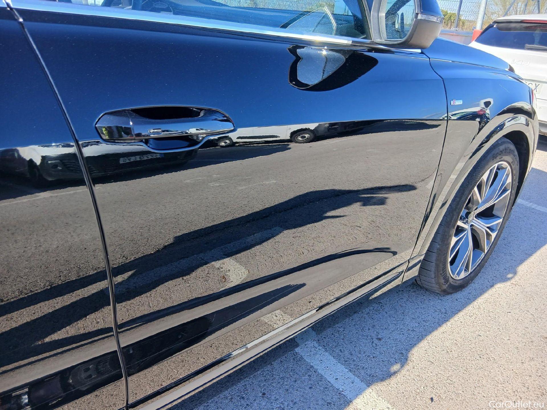  Audi  Q8 AUDI  / 2018 / 5P / todoterreno 55 TFSIe S Line 280kW quattro tiptronic #53